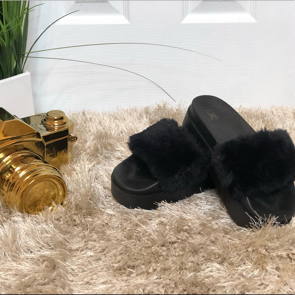 Furry slippers 🖤❣️ - Picture 2 of 4